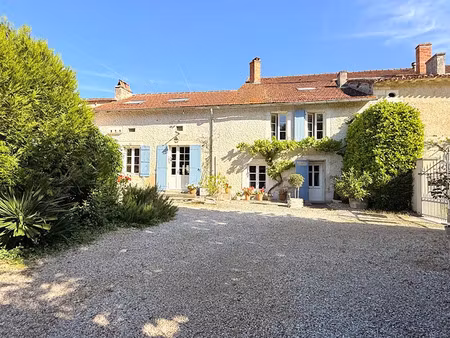 vente maison 9 pièces 264 m² à saint-severin (16390)  340 000 €