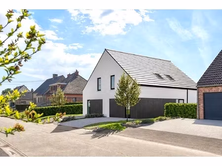 huis te koop in lessen met 2 slaapkamers