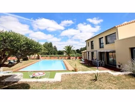 maison de prestige en vente vouillé  nouvelle-aquitaine