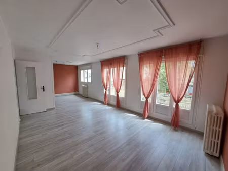 location appartement 3 pièces 83m²