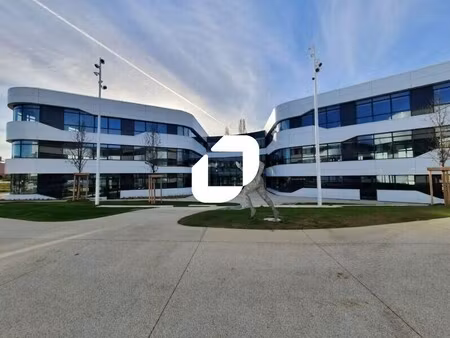 location bureaux 403 m² à 2 210 m²