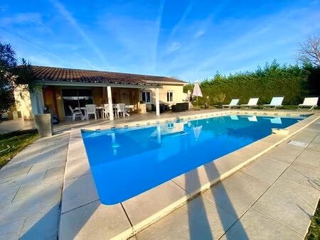 maison d'architecte t5 (dpe c/a) de 5 pièces à bascons (40) avec piscine  au calme et de..