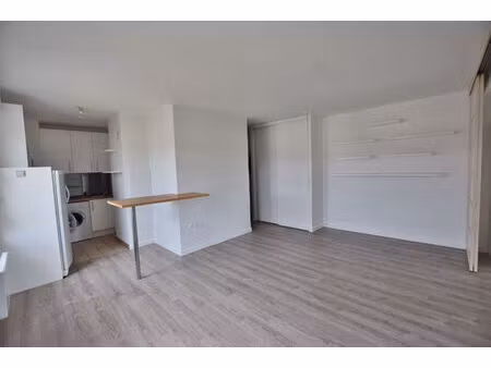location appartement 1 pièce  37.14m²  gif