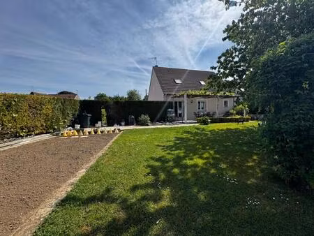 maison 125m² à livre-sur-seine  924m² de terrain  4 chambres et un garage