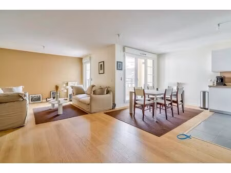 saint-ouen  dans un bel immeuble récent  superbe 2p en location meublée