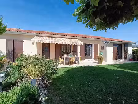 vente maison 6 pièces 140 m² à les métairies (16200)  239 000 €
