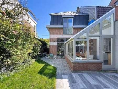 maison 3 façades de caractère avec 5 chambres et jardin