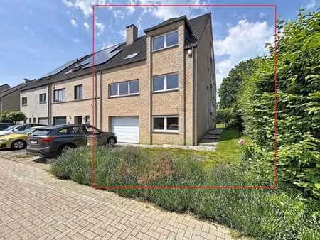 spacieuse villa 5chb  bureau  2sdd  sdb  garage 2 voitures.
