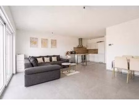appartement neuf 3 chambres avec parkings et terrasse.