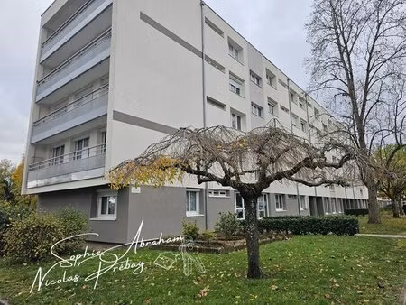 appartement de 3 pièces  70 m² avec cave  proche tram  commerces  écoles