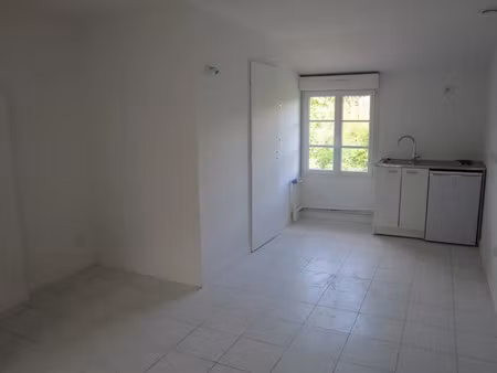 location appartement 1 pièce 27 m² à venissieux (69200)  665 €