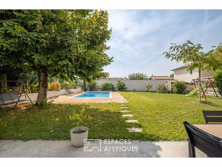 maison rénovée avec jardin et piscine