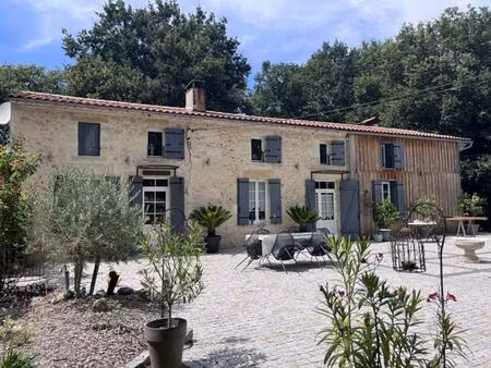 33720 guillos - maison en pierres 210m² parc 10000m² piscine