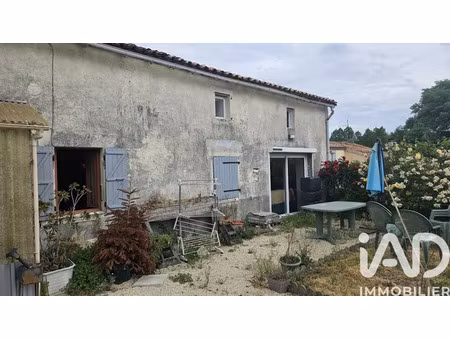 maison de village à les gours (16140)