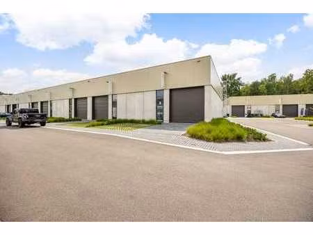 unité pme d'angle de 210 m² à louer à walth — genk sme park