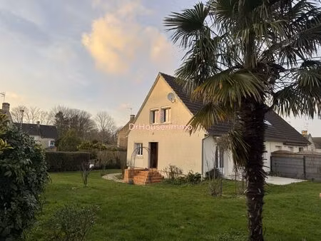 maison d'environ 107 m2 sur sous-sol  mitoyenne d'un côté dans le secteur très prisé de ca