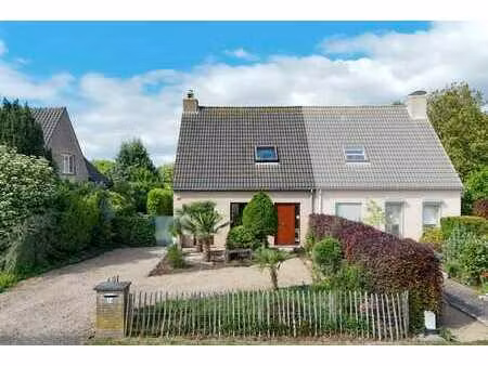 une maison au calme avec un jardin ensoleillé à mariakerke