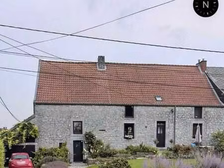 maison meublée en pierre
