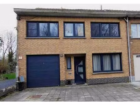maison 3 chambres  garage et jardin.