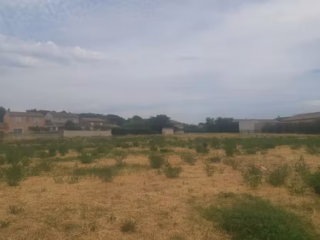 vente terrain 1930 m² à apt (84400)  130 000 €
