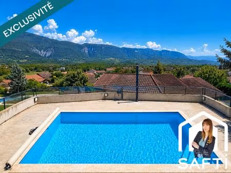 maison familiale avec piscine et vue imprenable sur le vercors