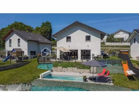 belle maison individuelle récente avec piscine et sous-sol complet