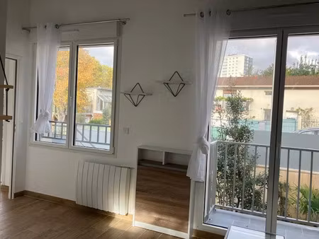 location meublée maison 2 pièces 27 m² à le kremlin-bicetre (94270)  869 €