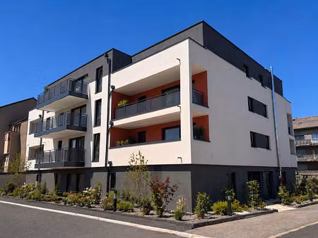 superbe f2 dans residence de standing avec terrasse et parking