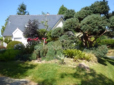 maison 4 chambres  sous-sol et magnifique jardin