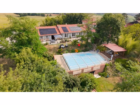 maison t7 de 292m2 avec piscine  garage et jardin