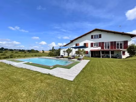 propriété de rapport / maison familiale – 311 m² – piscine – 4 600 m² de terrain