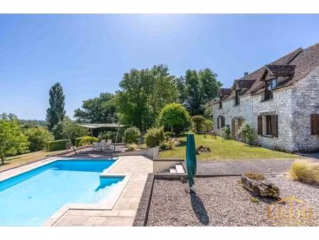 maison de village au calme avec vue  double garage et piscine