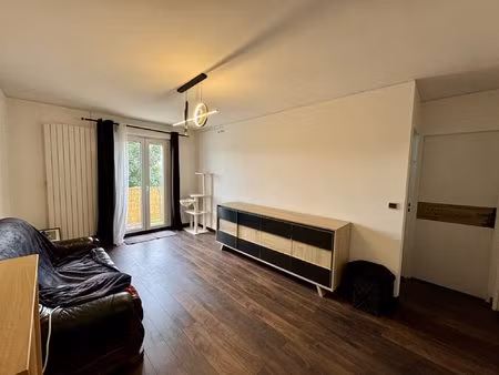 grand t2 lumineux avec balcon et parking - proche gare et centre