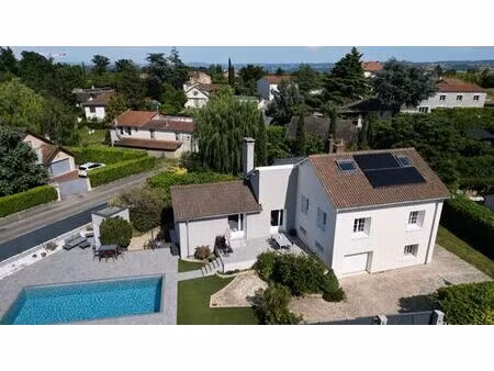 maison de 8 pièces de luxe en vente à charly  auvergne-rhône-alpes