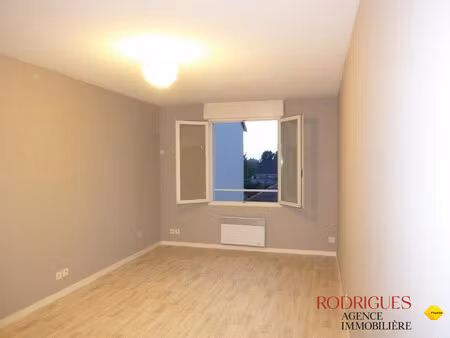 location appartement 1 pièce 26m² buxerolles 86180