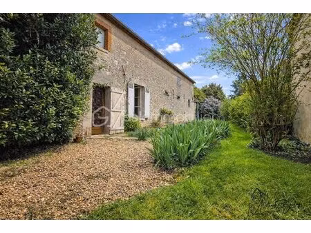 corps de ferme de 133 m² à santilly