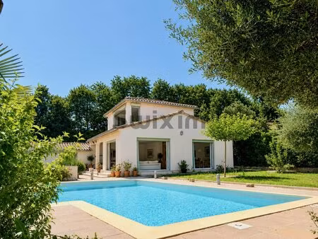 villa contemporaine avec piscine et jardin paysager à seulement 4 km d'uzès