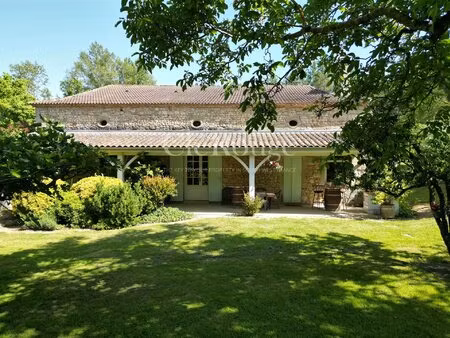 propriété de charme en lot-et-garonne sur 3 hectares de terrain