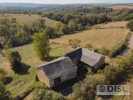 beau corps de ferme authentique avec grande grange sur 7000m².