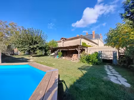 maison individuelle en pierre située à le brouilh-monbert