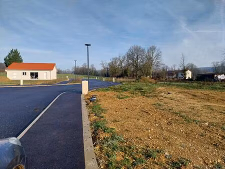 a vendre sur la commune de villereversure terrain constructible et viabilisé de 582 m2
