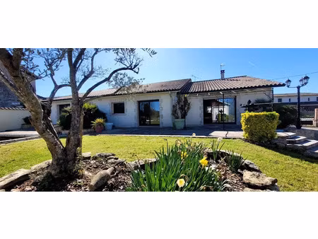 vente maison 9 pièces 270 m² à bonzac (33910)  435 000 €