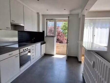 appartement 2 ch.  proche de tout  peb b