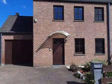 maison 3 façades lumineuse avec grand jardin à tubize