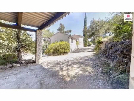 vue sur le lac d'esparron  4 000 m² de terrain et accès privé au lac