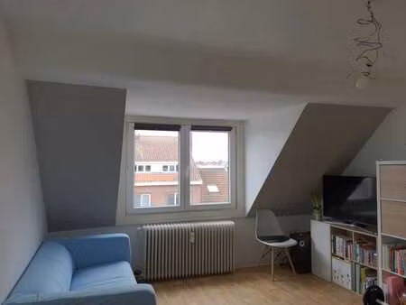 studio avec une chambre séparée.