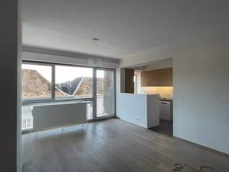 appartement 2 ch. entièrement rénové  90m²  centre de binche