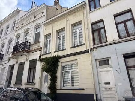 maison 4 chambres + bureau et grande cour arr avec jardinet