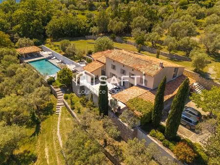 prestigieux domaine à tourrettes : quand l'authenticité du passé sublime le luxe d'aujourd