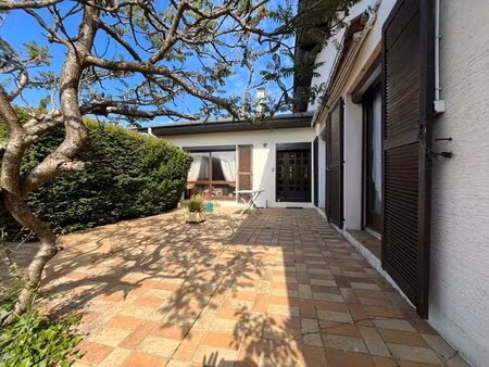 chanteheux pavilon sur sous sol . 5 chambres. 1300 m² de terrain